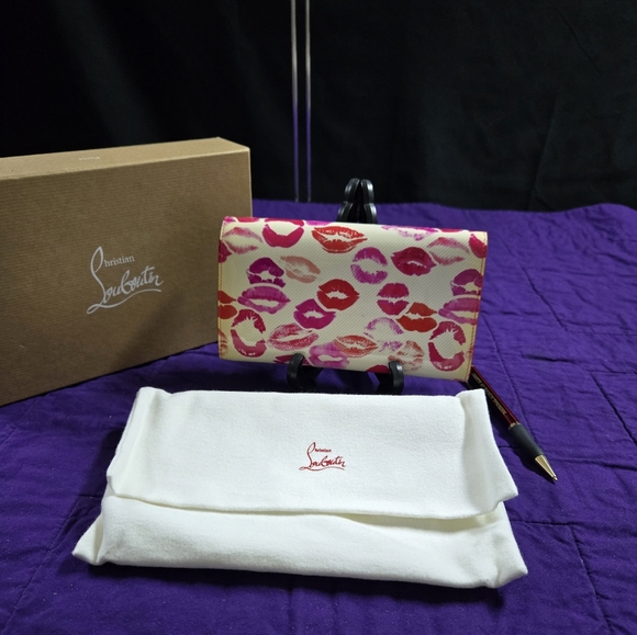 🧡💗CHRISTIAN LOUBOUTIN KISS STUDDED WALLET WITH WRISTLET STRAP - Picture 2 of 10